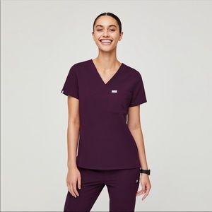 New FIGS Catarina scrub top in Deep Purple xxs